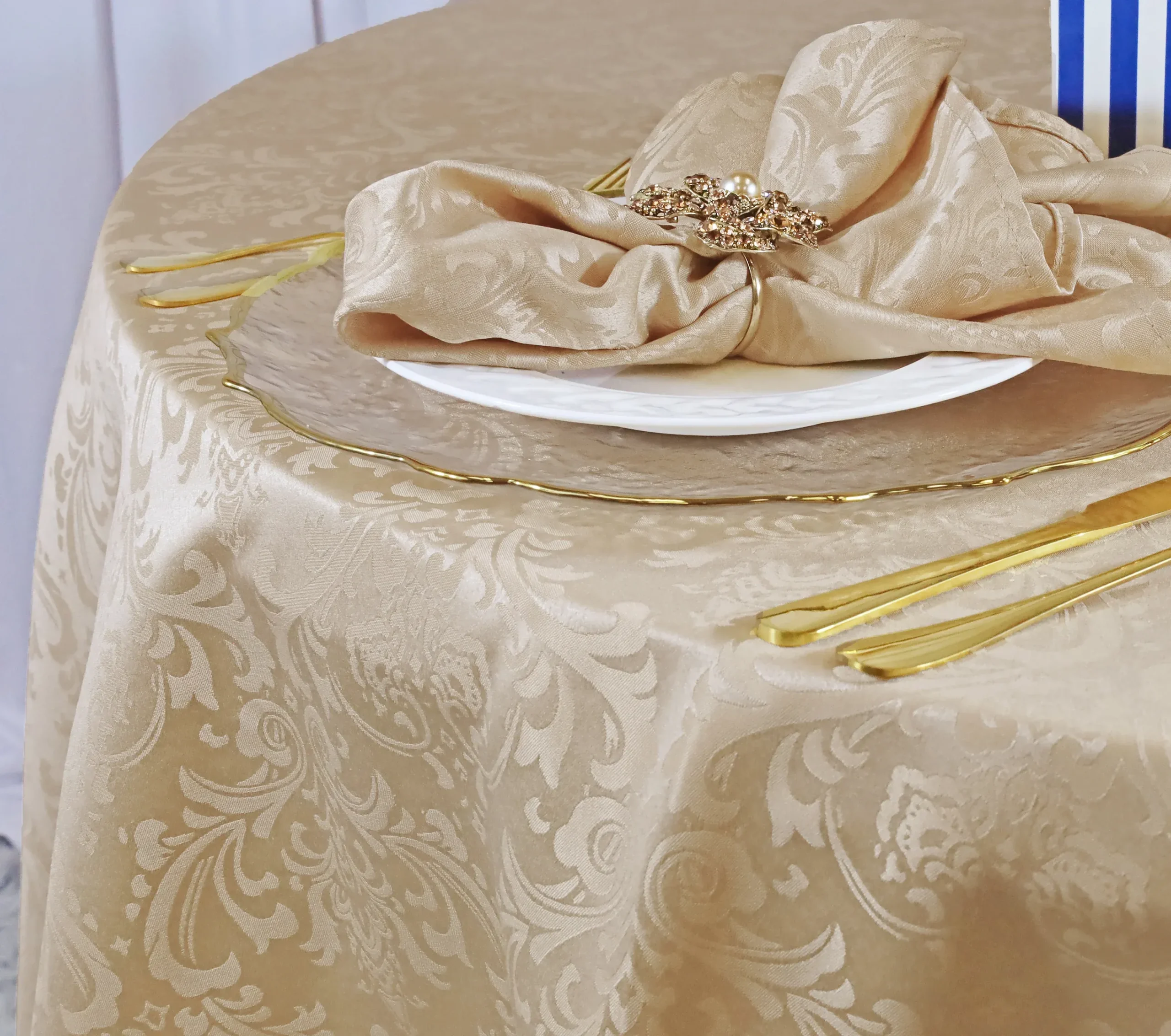 108″ Seamless Round Floral Damask Jacquard Polyester (220 GSM) Tablecloth – Champagne (1pc)